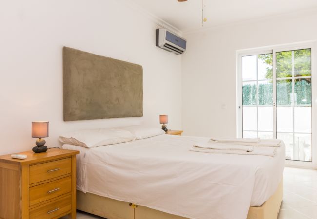 Casa em Manta Rota - Moradia a 50m da praia com piscina privada e WIFI by AlgarveManta (42V3) Casa em Manta Rota - Moradia a 50m da praia com piscina privada e WIFI by AlgarveManta (42V3)