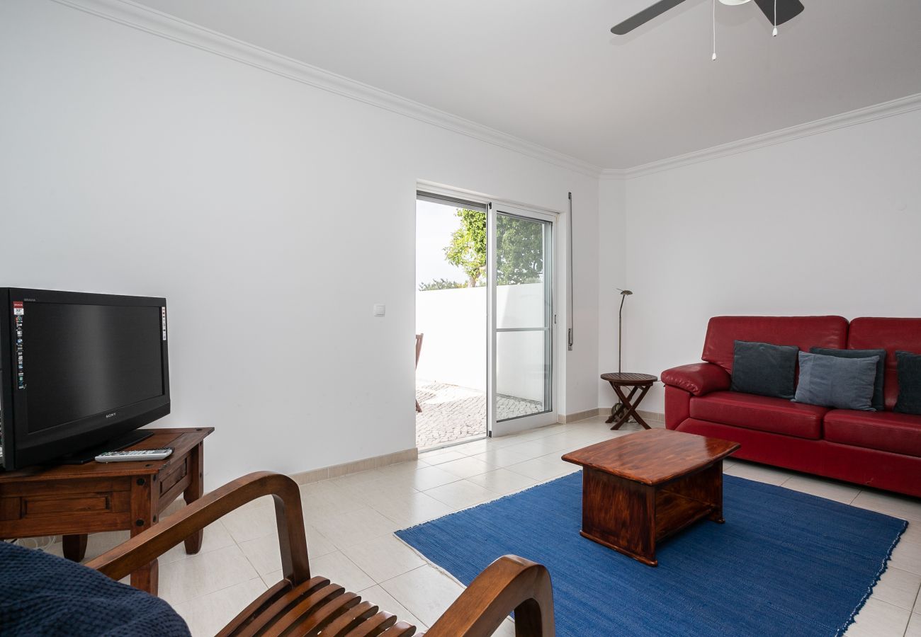 Casa geminada em Manta Rota - Moradia com 2 quartos e pátio by AlgarveManta (8V2)