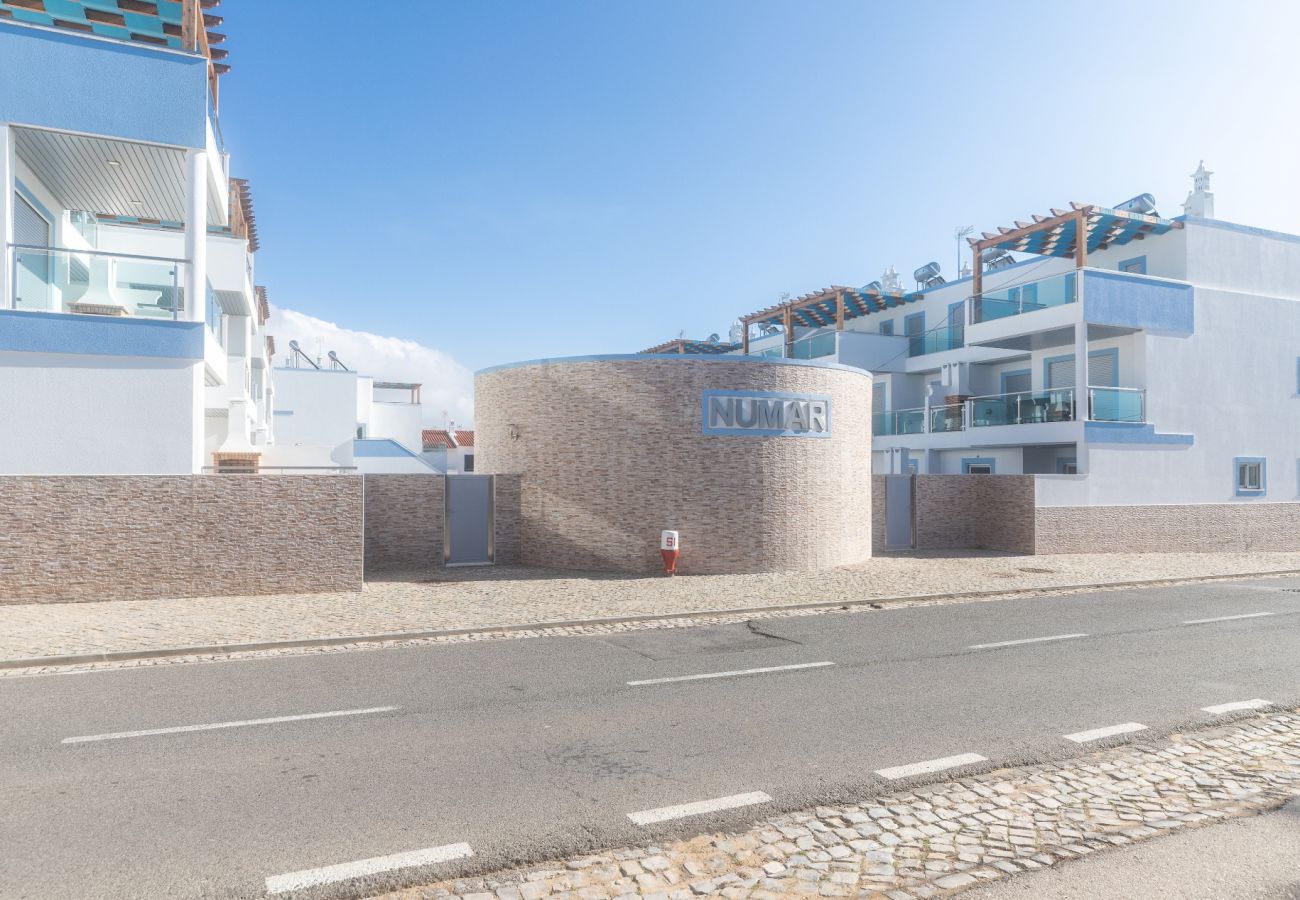 Apartamento em Manta Rota -  Apartamento em condomínio com piscina a 700m da praia by AlgarveManta (1T3)