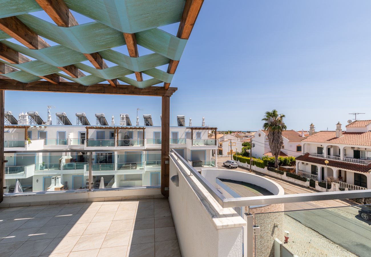 Apartamento em Manta Rota -  Apartamento em condomínio com piscina a 700m da praia by AlgarveManta (1T3)