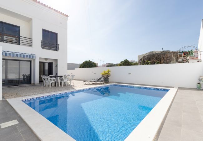 Casa em Vila Nova de Cacela - Moradia V4 com Piscina Privada em Vila Nova de Cacela by AlgarveManta (3V4) Casa em Vila Nova de Cacela - Moradia V4 com Piscina Privada em Vila Nova de Cacela by AlgarveManta (3V4)