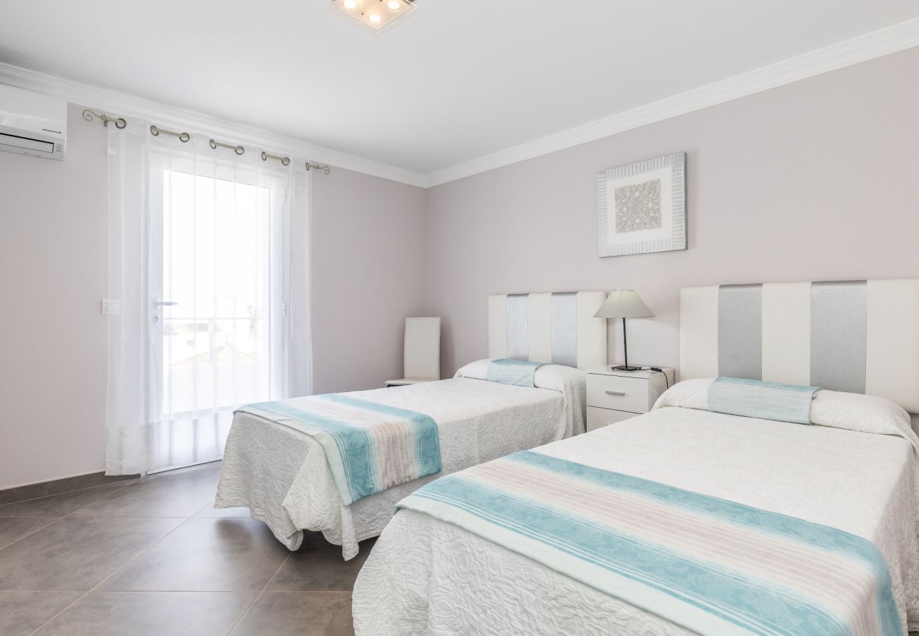 Casa em Manta Rota - Moradia com WIFI e piscina Privada by AlgarveManta (1V6)