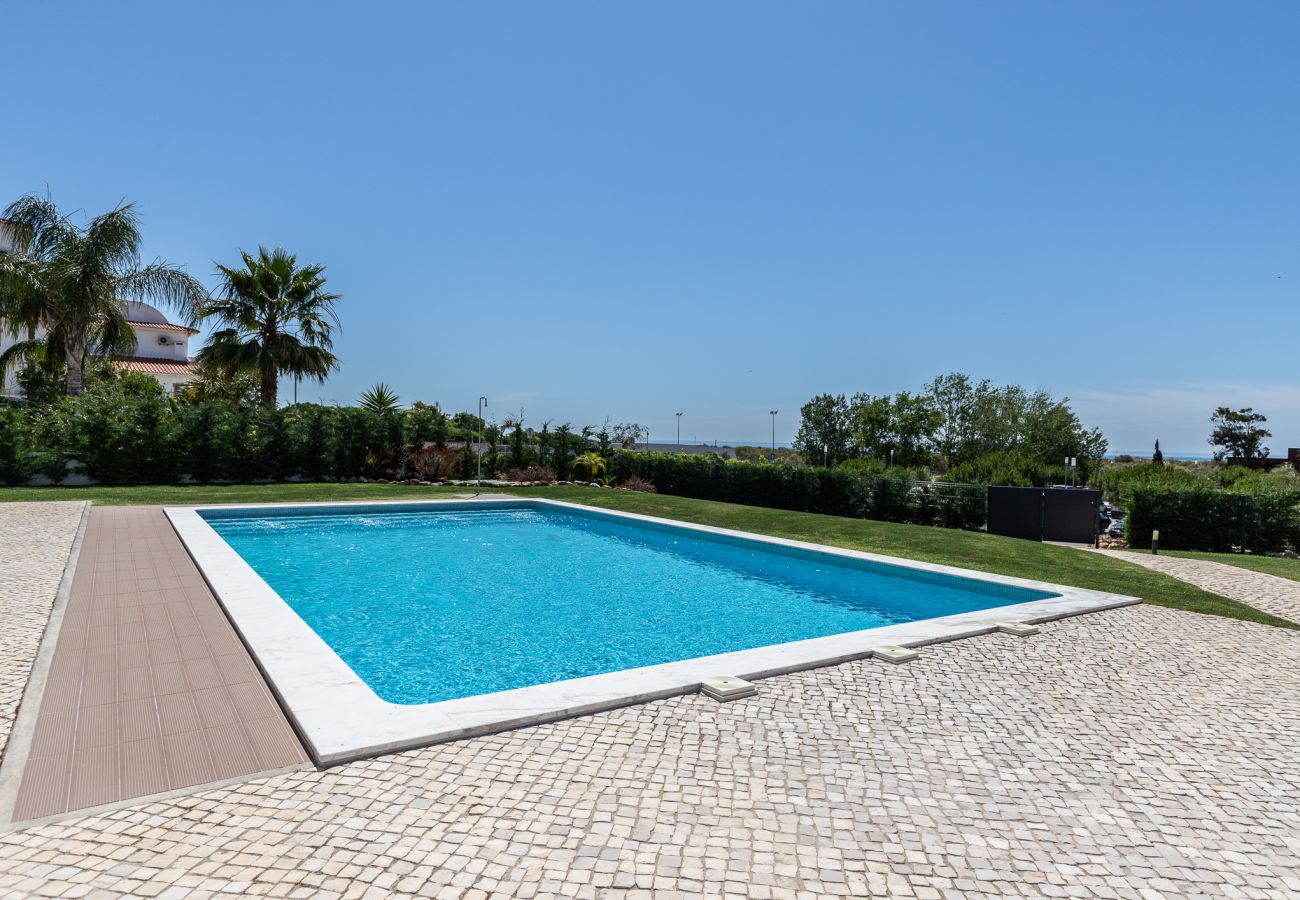Casa geminada em Manta Rota - Moradia 4 quartos com piscina em condomínio by AlgarveManta (6V4)