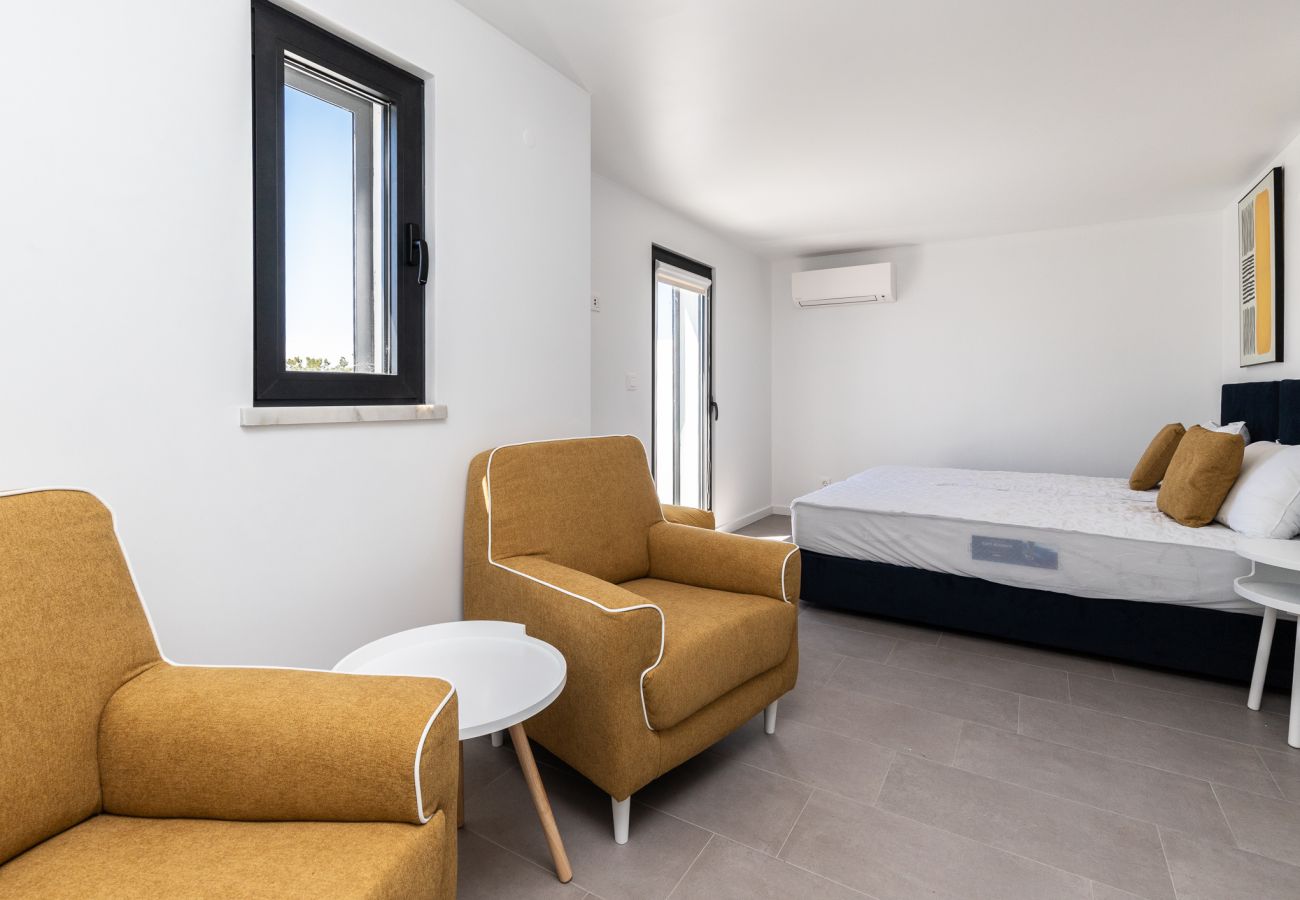 Casa geminada em Manta Rota - Moradia 4 quartos com piscina em condomínio by AlgarveManta (6V4)