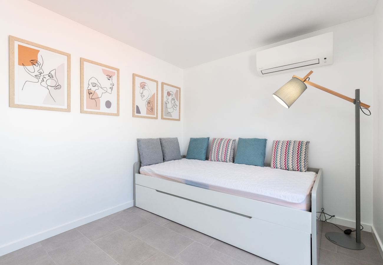 Casa geminada em Manta Rota - Moradia 4 quartos com piscina em condomínio by AlgarveManta (6V4)