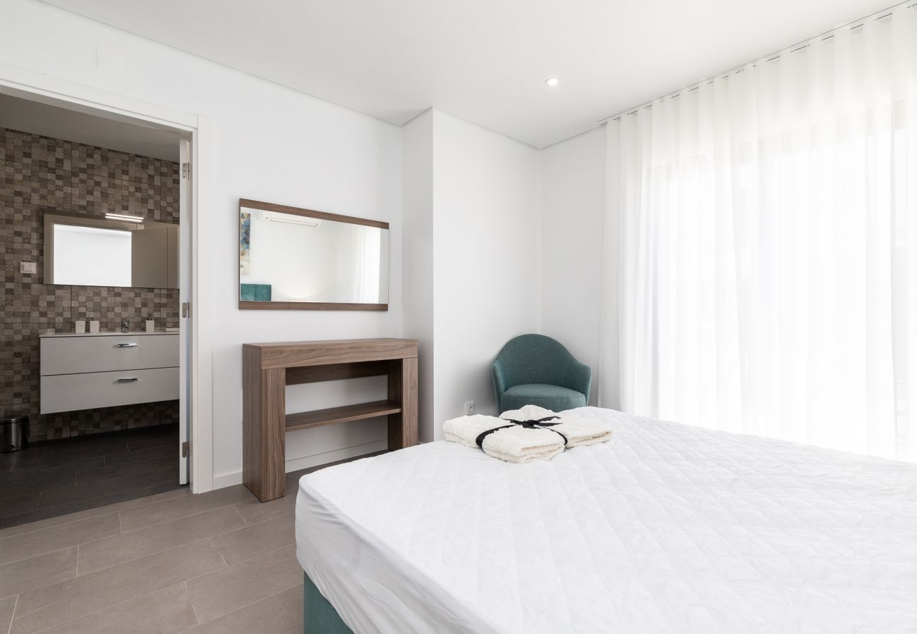 Casa geminada em Manta Rota - Moradia 4 quartos com piscina em condomínio by AlgarveManta (6V4)