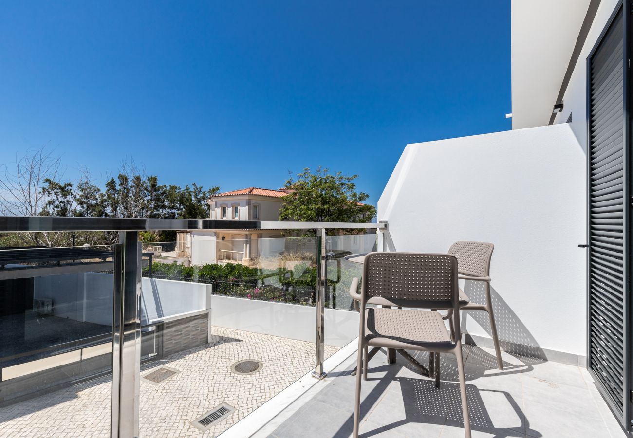 Casa geminada em Manta Rota - Moradia 4 quartos com piscina em condomínio by AlgarveManta (6V4)