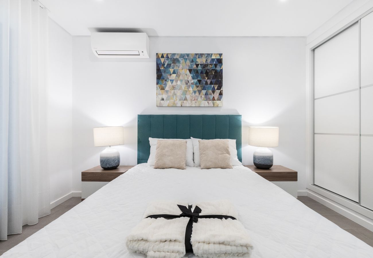 Casa geminada em Manta Rota - Moradia 4 quartos com piscina em condomínio by AlgarveManta (6V4)