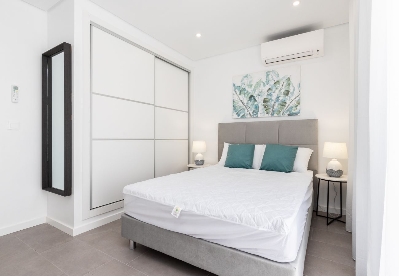 Casa geminada em Manta Rota - Moradia 4 quartos com piscina em condomínio by AlgarveManta (6V4)