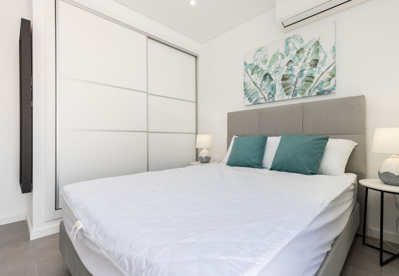 Casa geminada em Manta Rota - Moradia 4 quartos com piscina em condomínio by AlgarveManta (6V4)