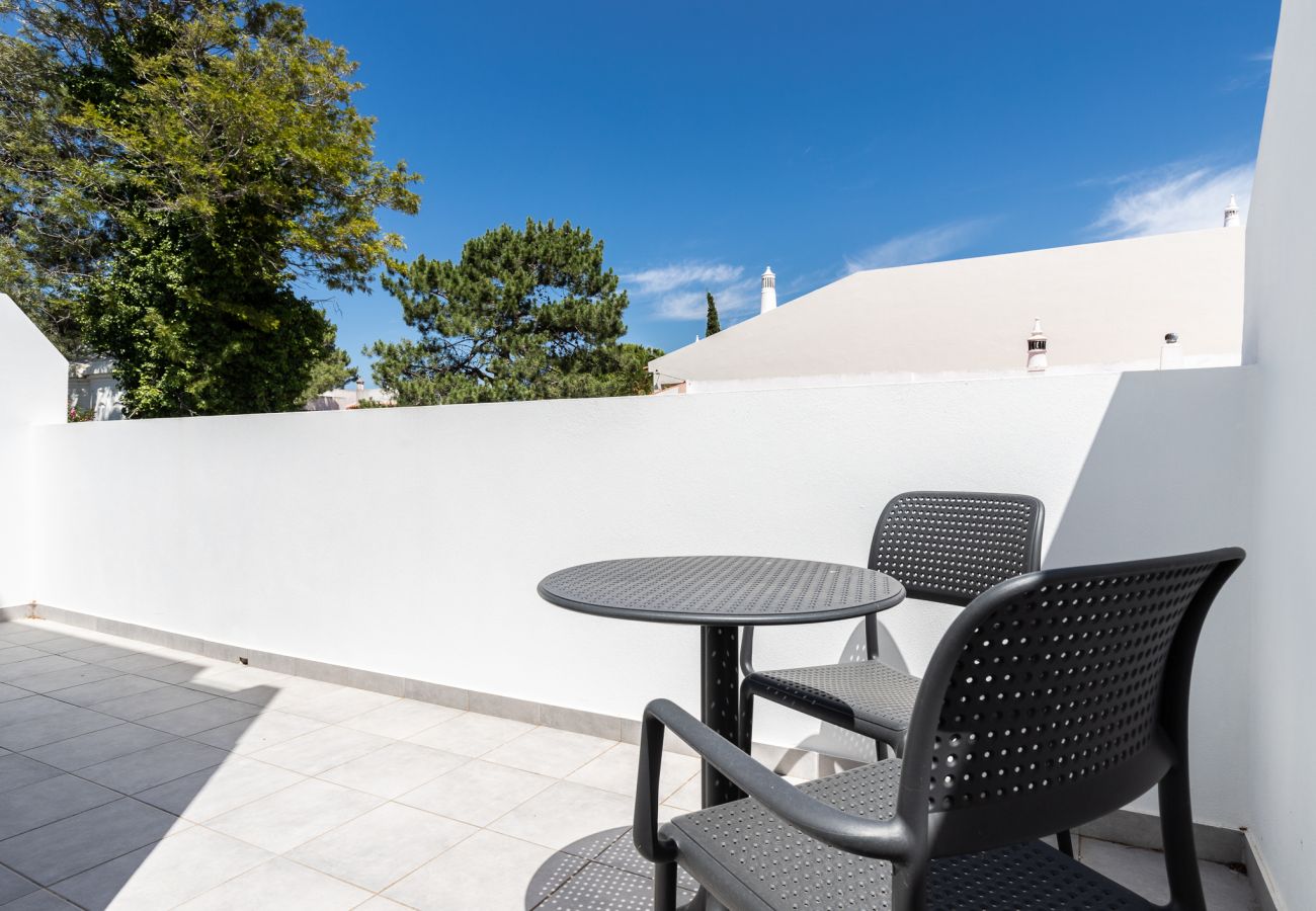 Casa geminada em Manta Rota - Moradia 4 quartos com piscina em condomínio by AlgarveManta (6V4)