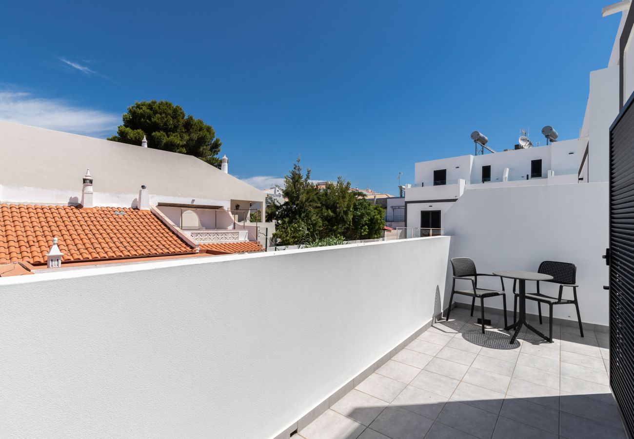 Casa geminada em Manta Rota - Moradia 4 quartos com piscina em condomínio by AlgarveManta (6V4)