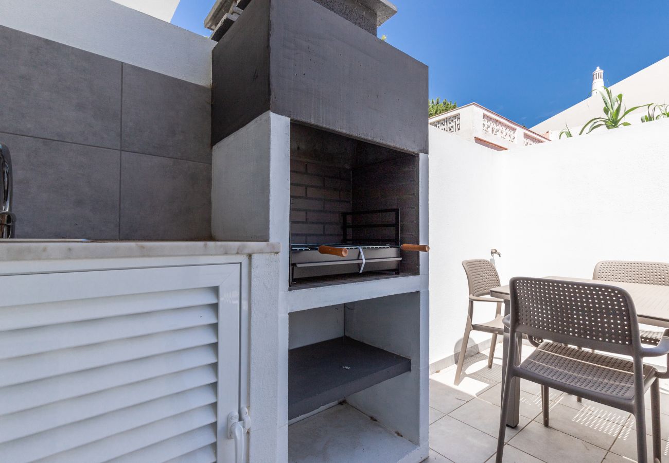 Casa geminada em Manta Rota - Moradia 4 quartos com piscina em condomínio by AlgarveManta (6V4)