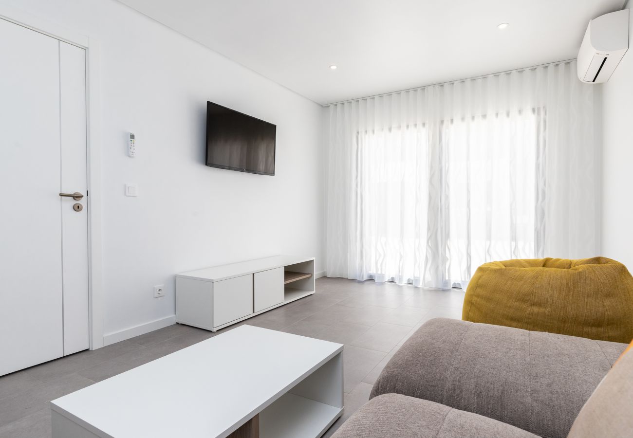 Casa geminada em Manta Rota - Moradia 4 quartos com piscina em condomínio by AlgarveManta (6V4)