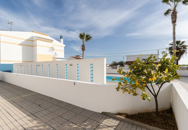 Condomínio em Manta Rota - Moradia  em condomínio com piscina e WIFI by AlgarveManta (8V4) Condomínio em Manta Rota - Moradia  em condomínio com piscina e WIFI by AlgarveManta (8V4)