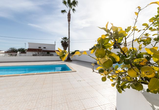 Condomínio em Manta Rota - Moradia  em condomínio com piscina e WIFI by AlgarveManta (8V4) Condomínio em Manta Rota - Moradia  em condomínio com piscina e WIFI by AlgarveManta (8V4)