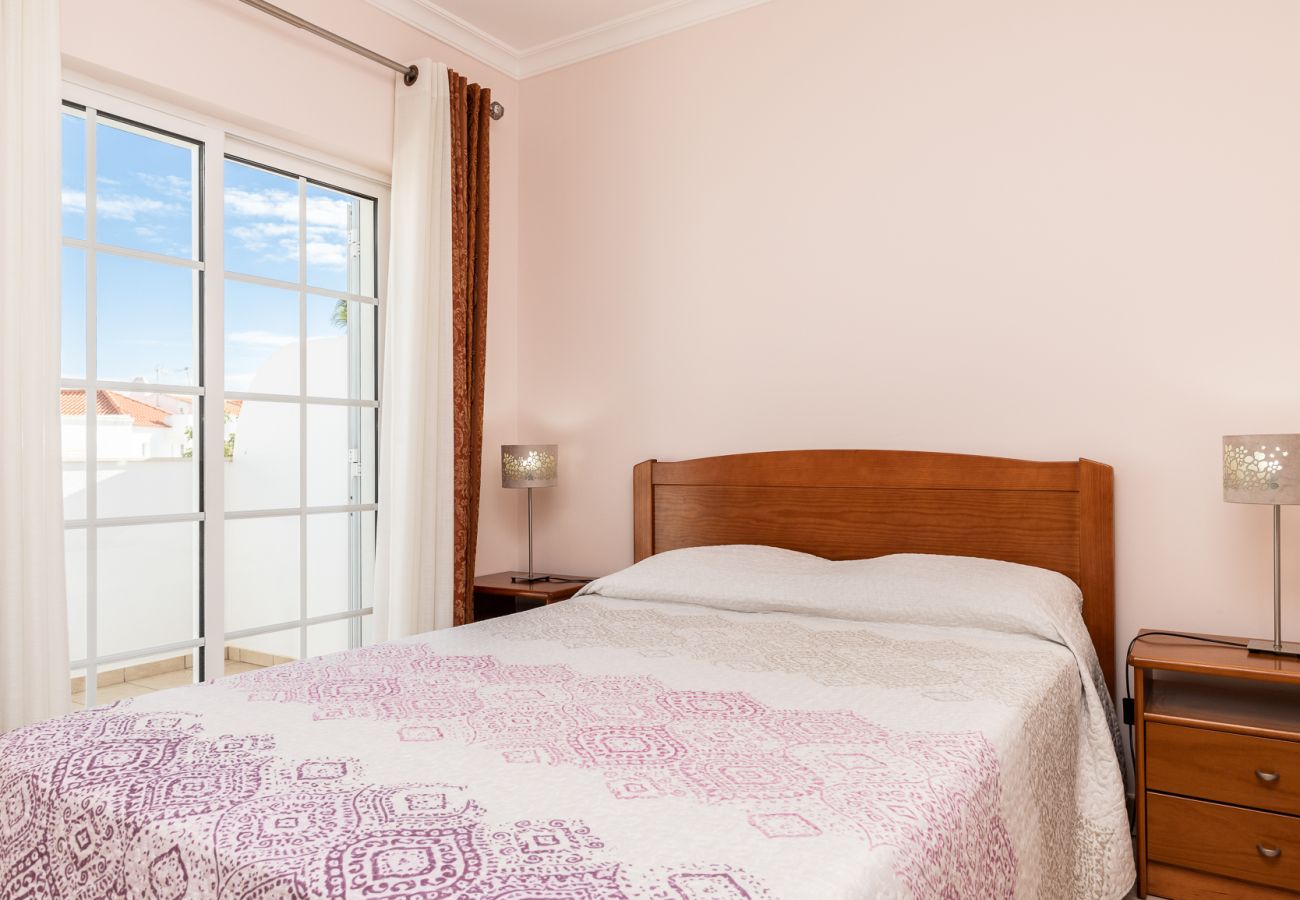 Casa geminada em Manta Rota - Moradia de 4 quartos em Condominio com piscina by AlgarveManta (9V4)