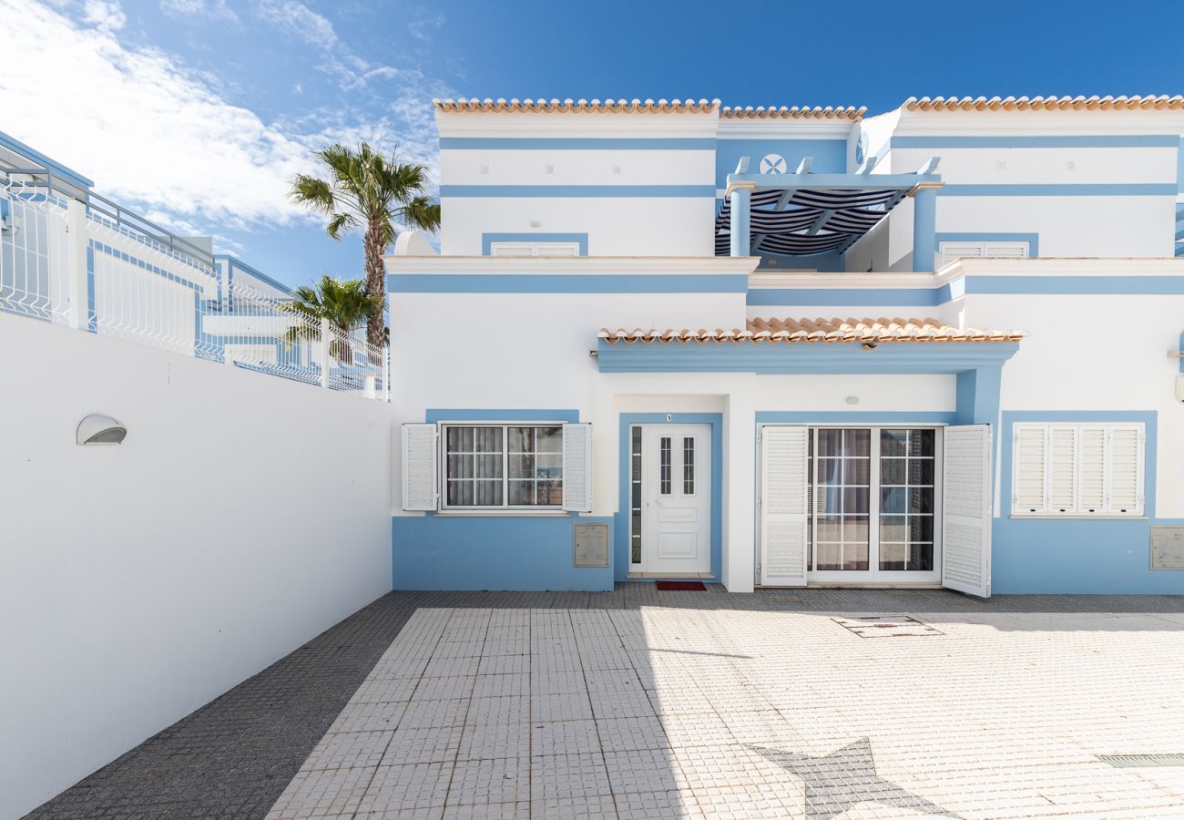 Casa geminada em Manta Rota - Moradia de 4 quartos em Condominio com piscina by AlgarveManta (9V4)
