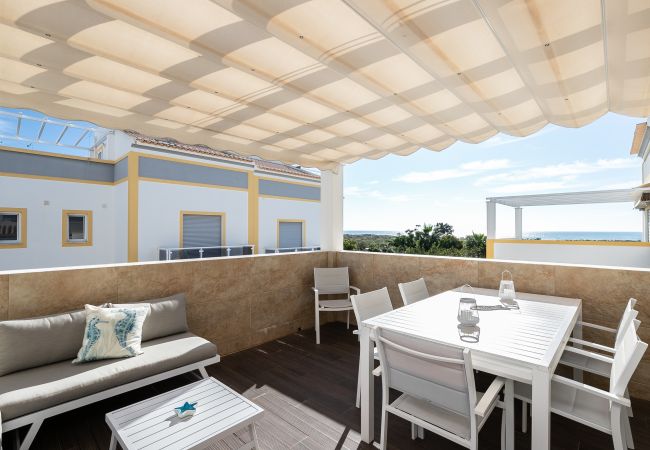Apartamento em Manta Rota - Apartamento em condomínio com piscina a 50m da praia by AlgarveManta (6T2)