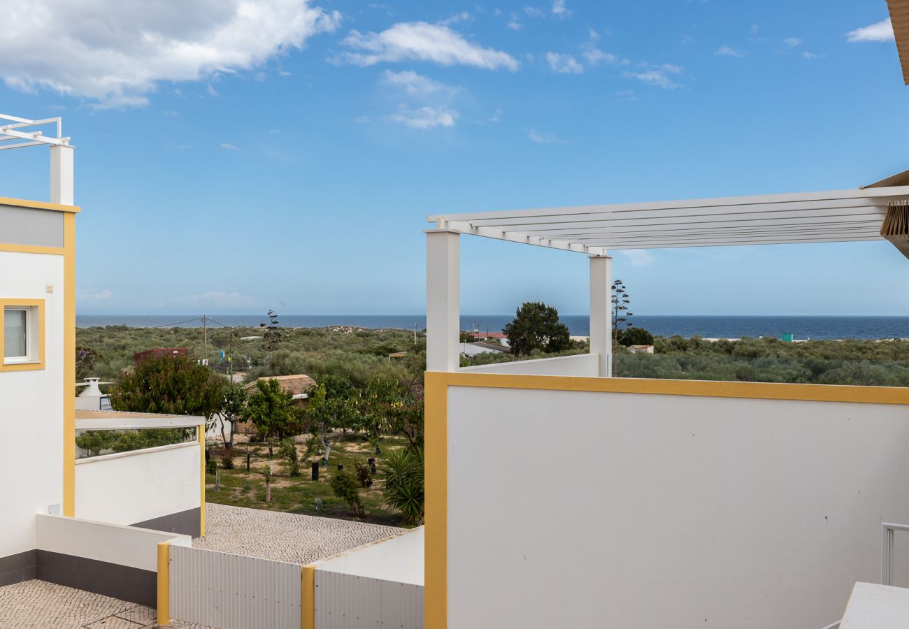 Apartamento em Manta Rota - Apartamento em condomínio com piscina a 50m da praia by AlgarveManta (6T2)