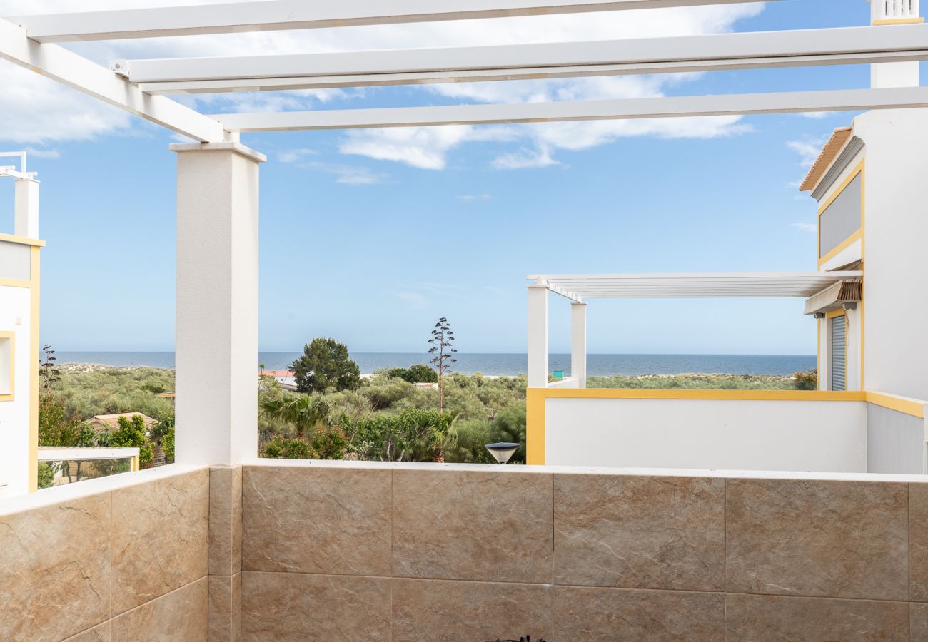 Apartamento em Manta Rota - Apartamento em condomínio com piscina a 50m da praia by AlgarveManta (6T2)