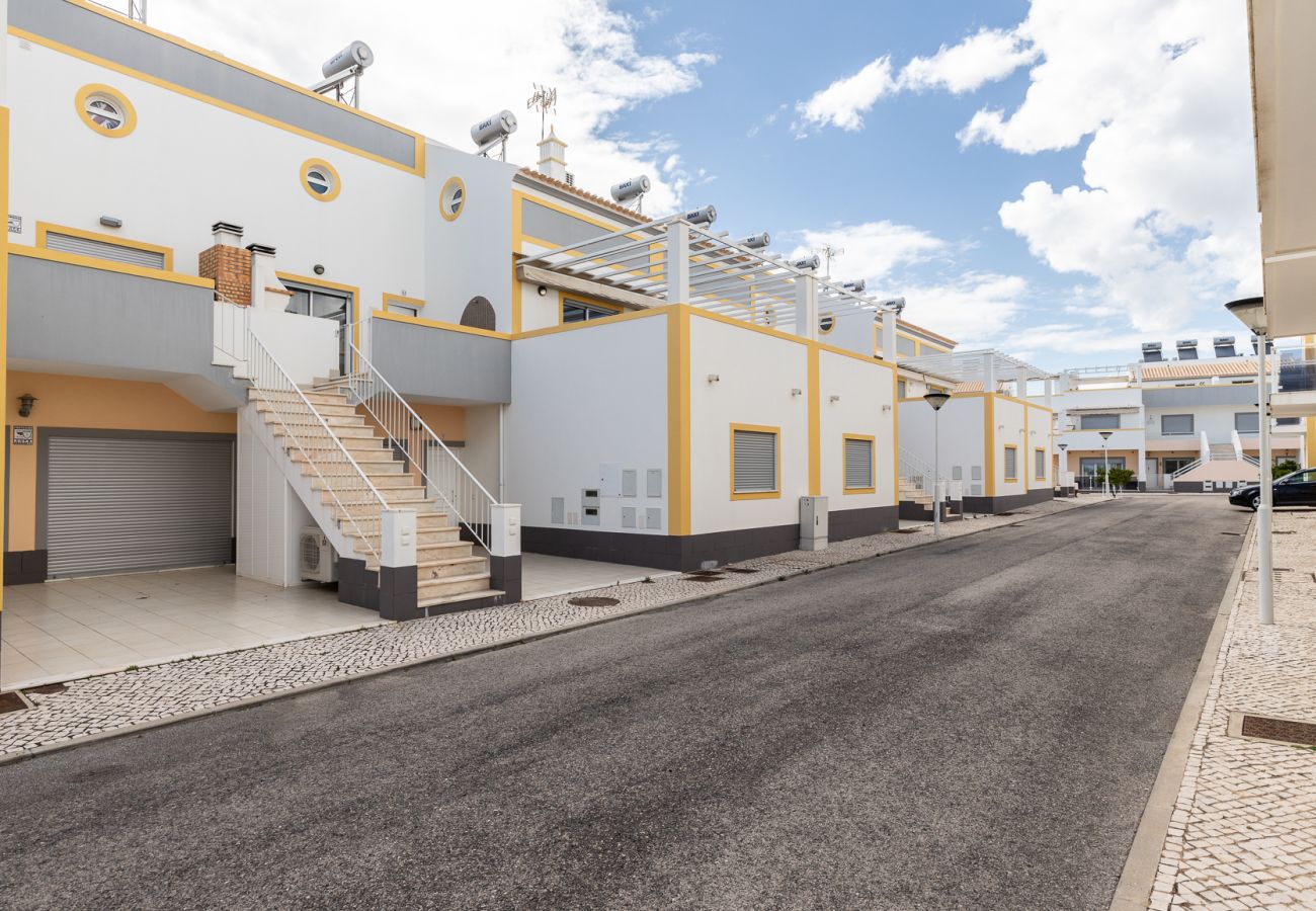 Apartamento em Manta Rota - Apartamento em condomínio com piscina a 50m da praia by AlgarveManta (6T2)