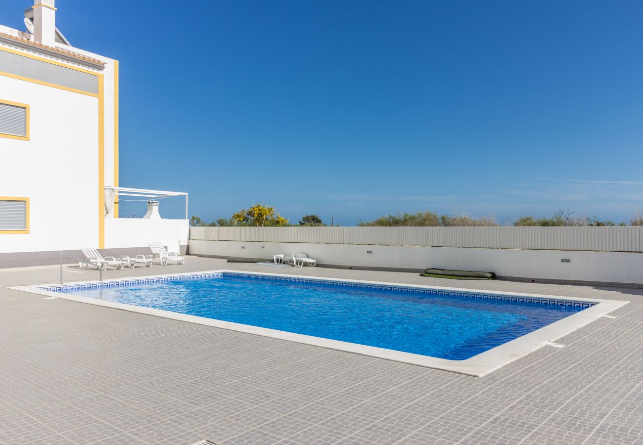Apartamento em Manta Rota - Apartamento em condomínio com piscina a 50m da praia by AlgarveManta (6T2)