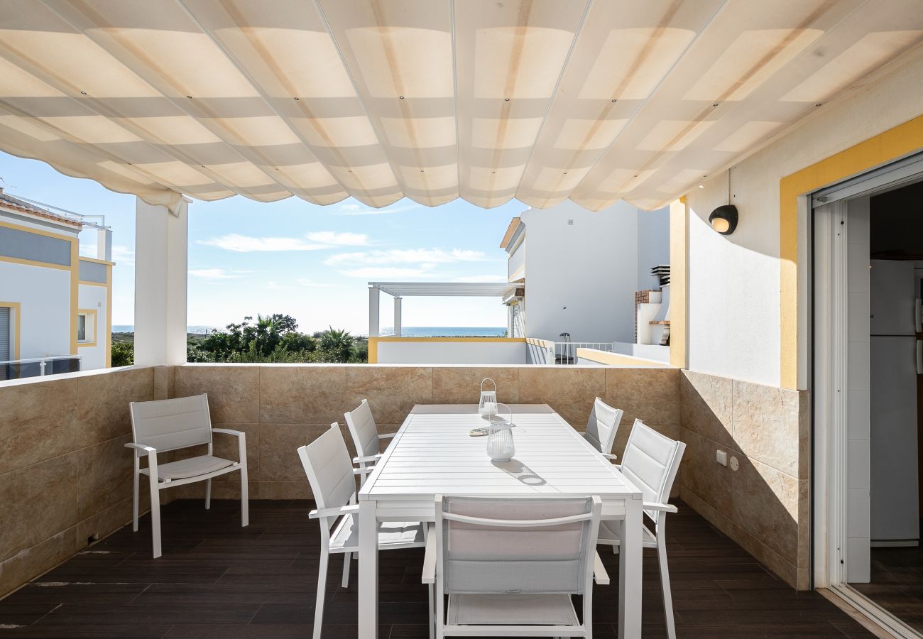 Apartamento em Manta Rota - Apartamento em condomínio com piscina a 50m da praia by AlgarveManta (6T2)
