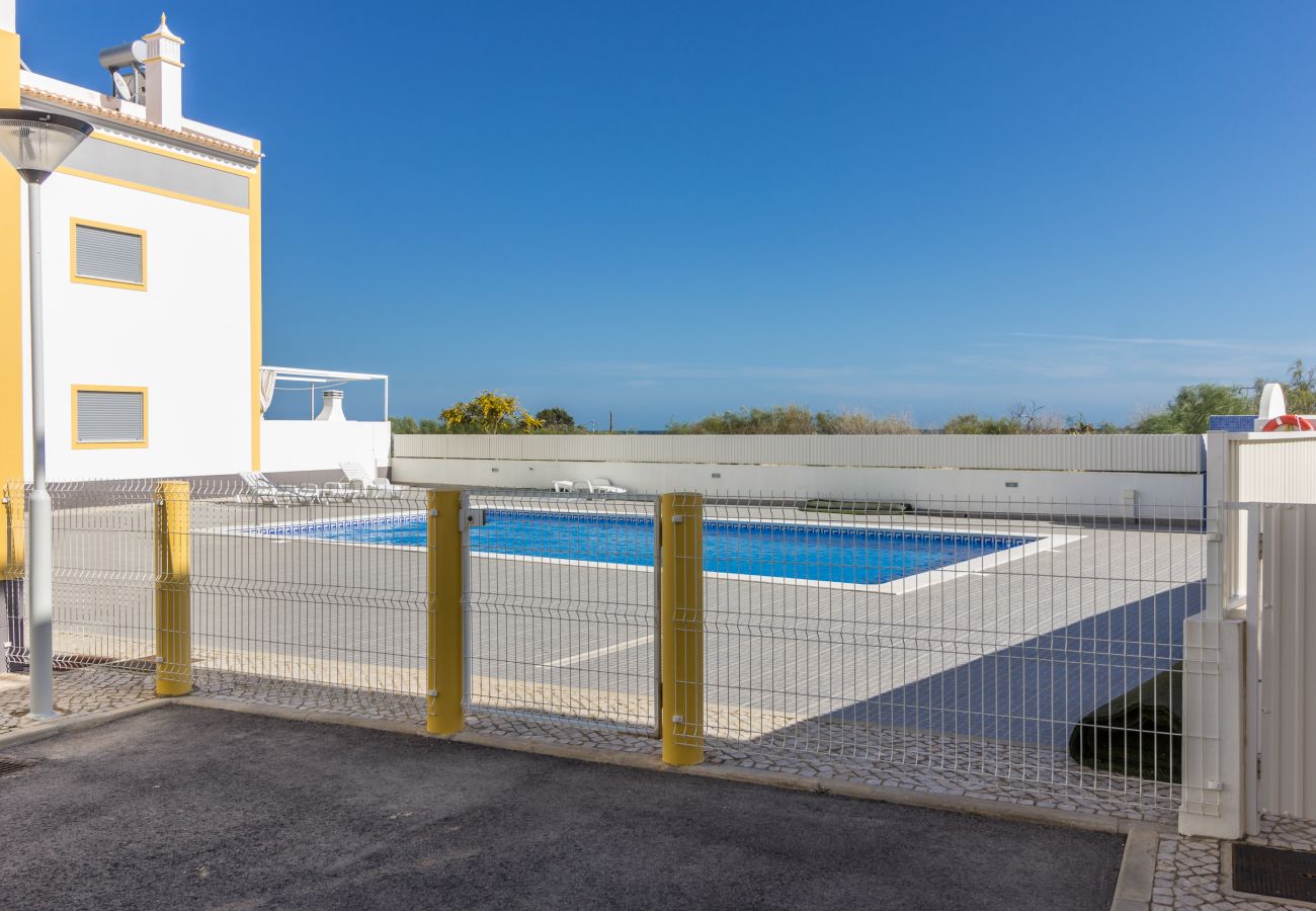 Apartamento em Manta Rota - Apartamento em condominio com piscina a 50m da praia by AlgarveManta (9T2)