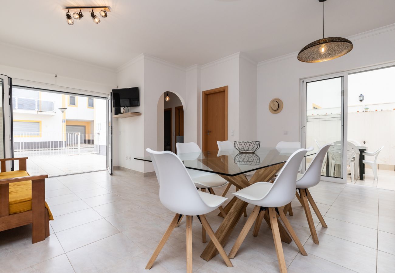 Apartamento em Manta Rota - Apartamento em condominio com piscina a 50m da praia by AlgarveManta (9T2)