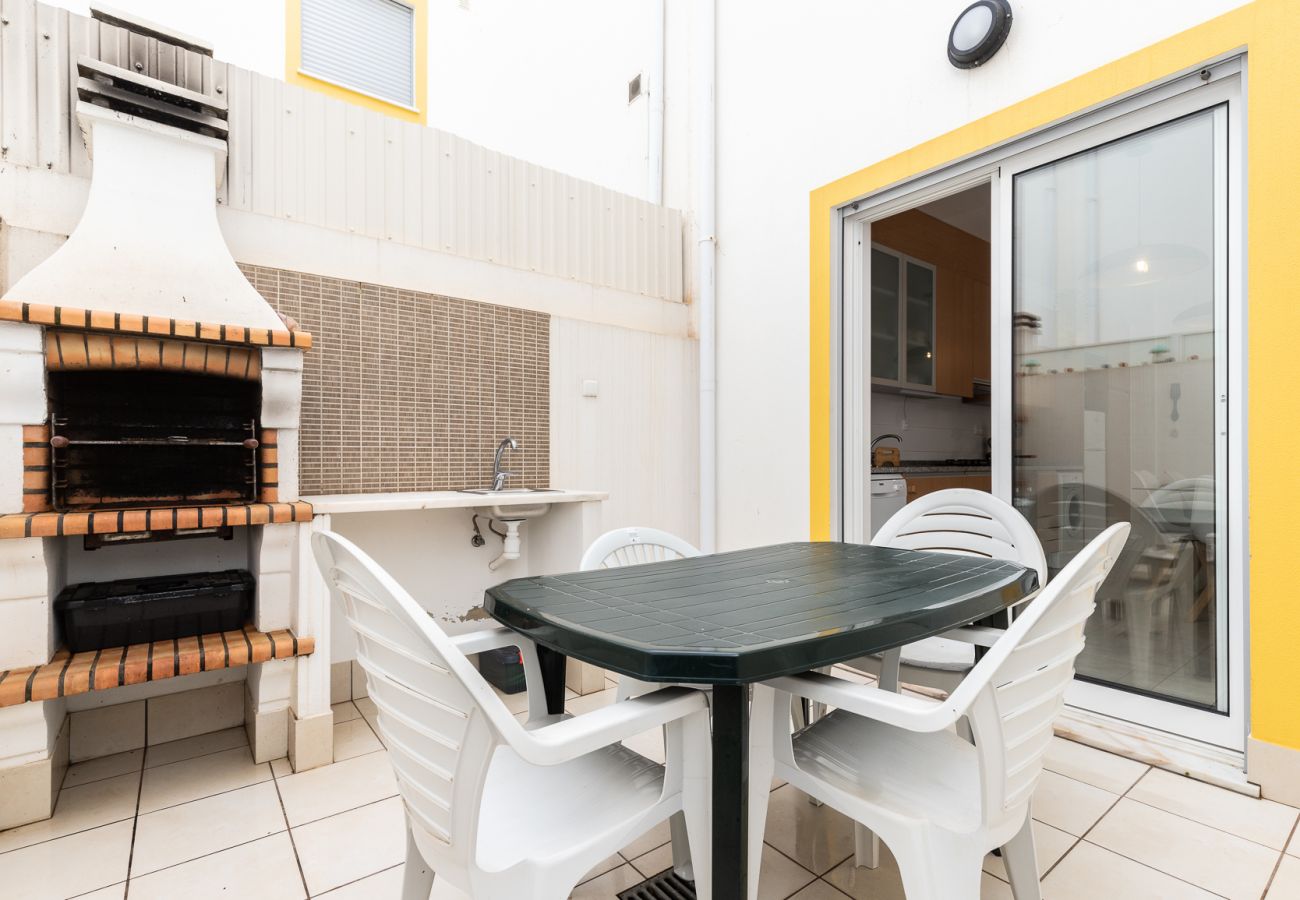 Apartamento em Manta Rota - Apartamento em condominio com piscina a 50m da praia by AlgarveManta (9T2)