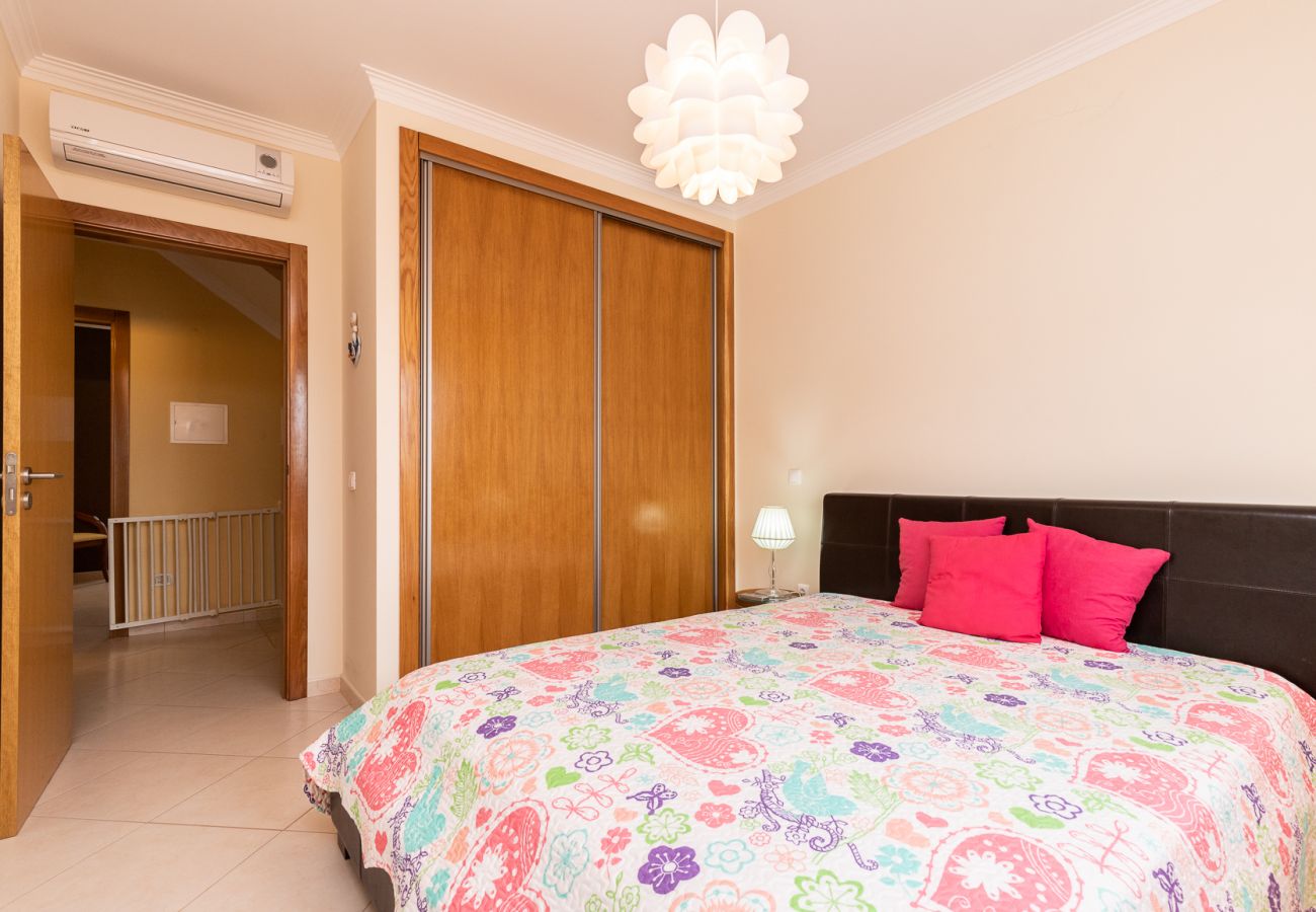 Villa em Manta Rota - Moradia V3 com piscina privada e Wi-Fi by AlgarveManta (13V3)