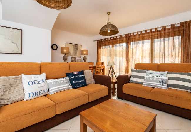 Casa geminada em Manta Rota - Moradia com 3 quartos a 50m da praia com Pátio by AlgarveManta (15V3)