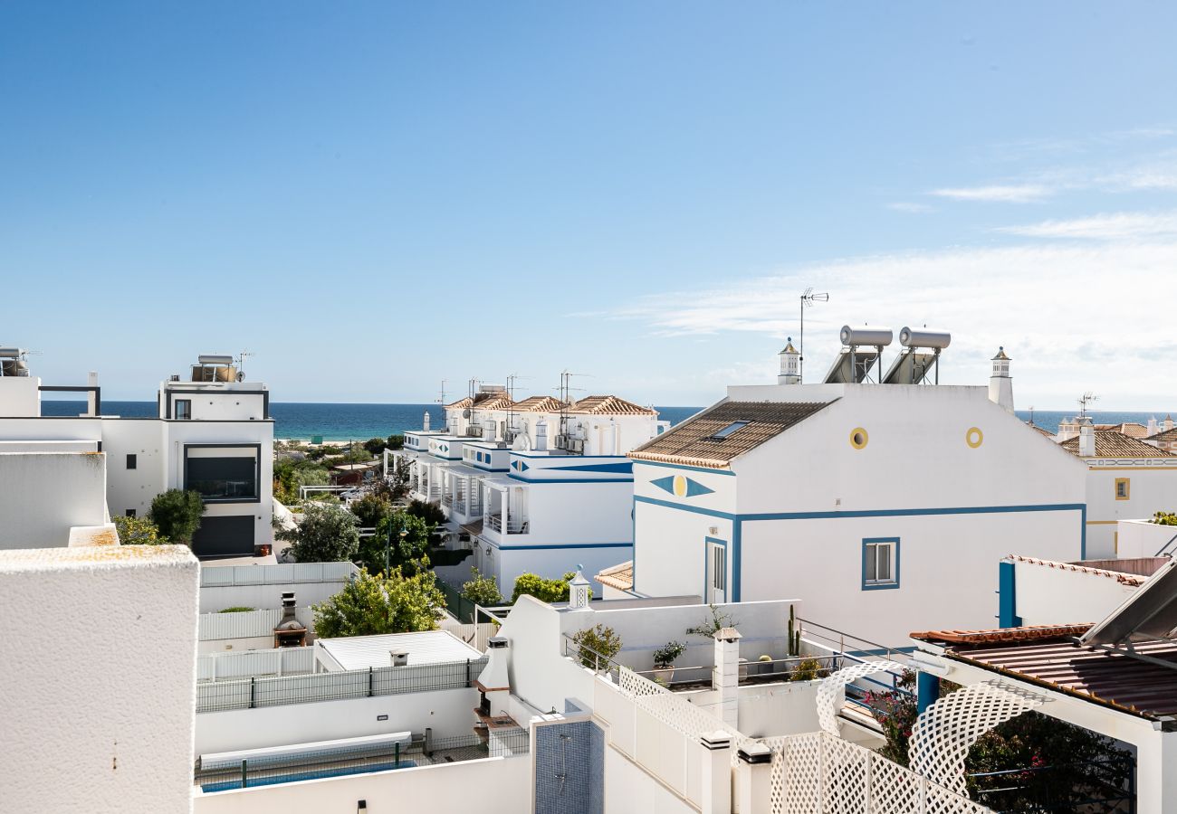 Casa geminada em Manta Rota - Moradia com 3 quartos a 50m da praia com Pátio by AlgarveManta (15V3)