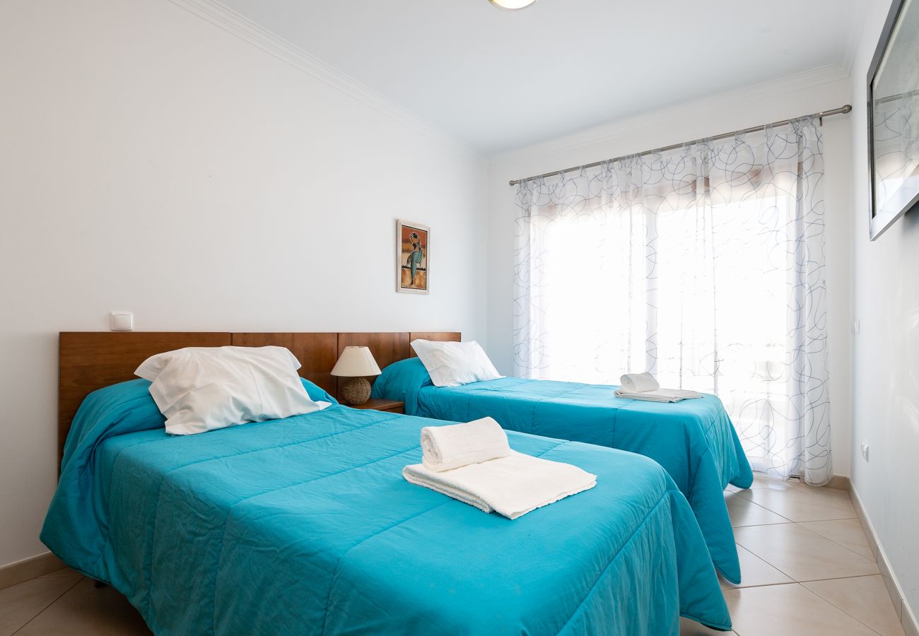 Casa geminada em Manta Rota - Moradia com 3 quartos a 50m da praia com Pátio by AlgarveManta (15V3)