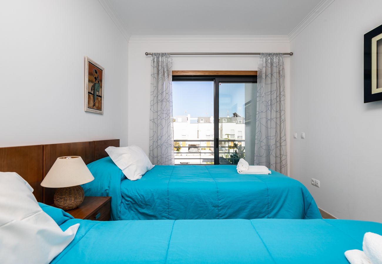 Casa geminada em Manta Rota - Moradia com 3 quartos a 50m da praia com Pátio by AlgarveManta (15V3)