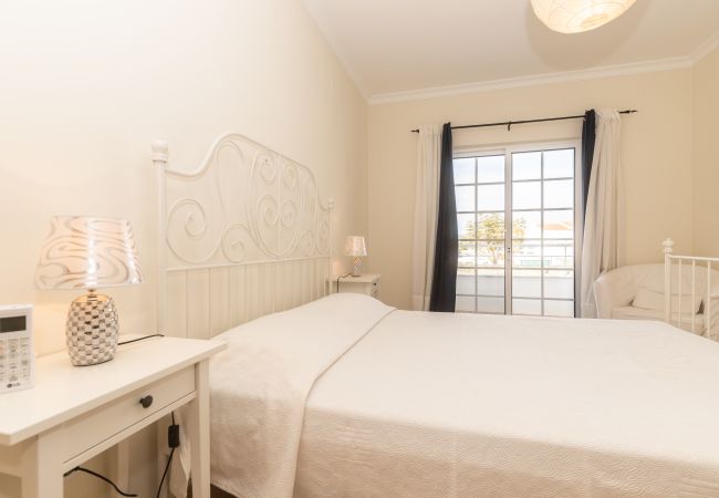 Casa geminada em Manta Rota - Moradia 4 quartos e pátio by AlgarveManta (2V4) Casa geminada em Manta Rota - Moradia 4 quartos e pátio by AlgarveManta (2V4)