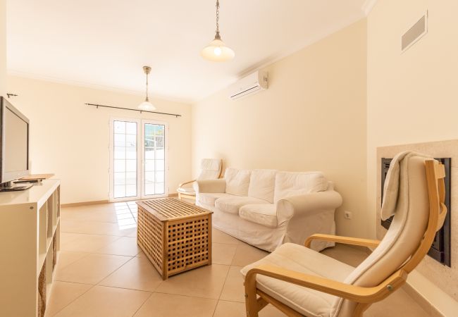 Casa geminada em Manta Rota - Moradia 4 quartos e pátio by AlgarveManta (2V4) Casa geminada em Manta Rota - Moradia 4 quartos e pátio by AlgarveManta (2V4)