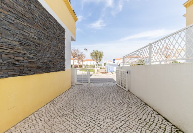 Casa geminada em Manta Rota - Moradia 4 quartos e pátio by AlgarveManta (2V4) Casa geminada em Manta Rota - Moradia 4 quartos e pátio by AlgarveManta (2V4)