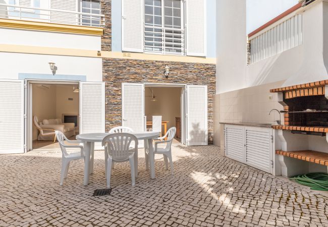 Casa geminada em Manta Rota - Moradia 4 quartos e pátio by AlgarveManta (2V4) Casa geminada em Manta Rota - Moradia 4 quartos e pátio by AlgarveManta (2V4)