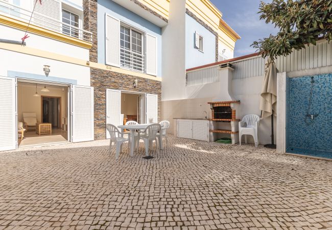 Casa geminada em Manta Rota - Moradia 4 quartos e pátio by AlgarveManta (2V4) Casa geminada em Manta Rota - Moradia 4 quartos e pátio by AlgarveManta (2V4)