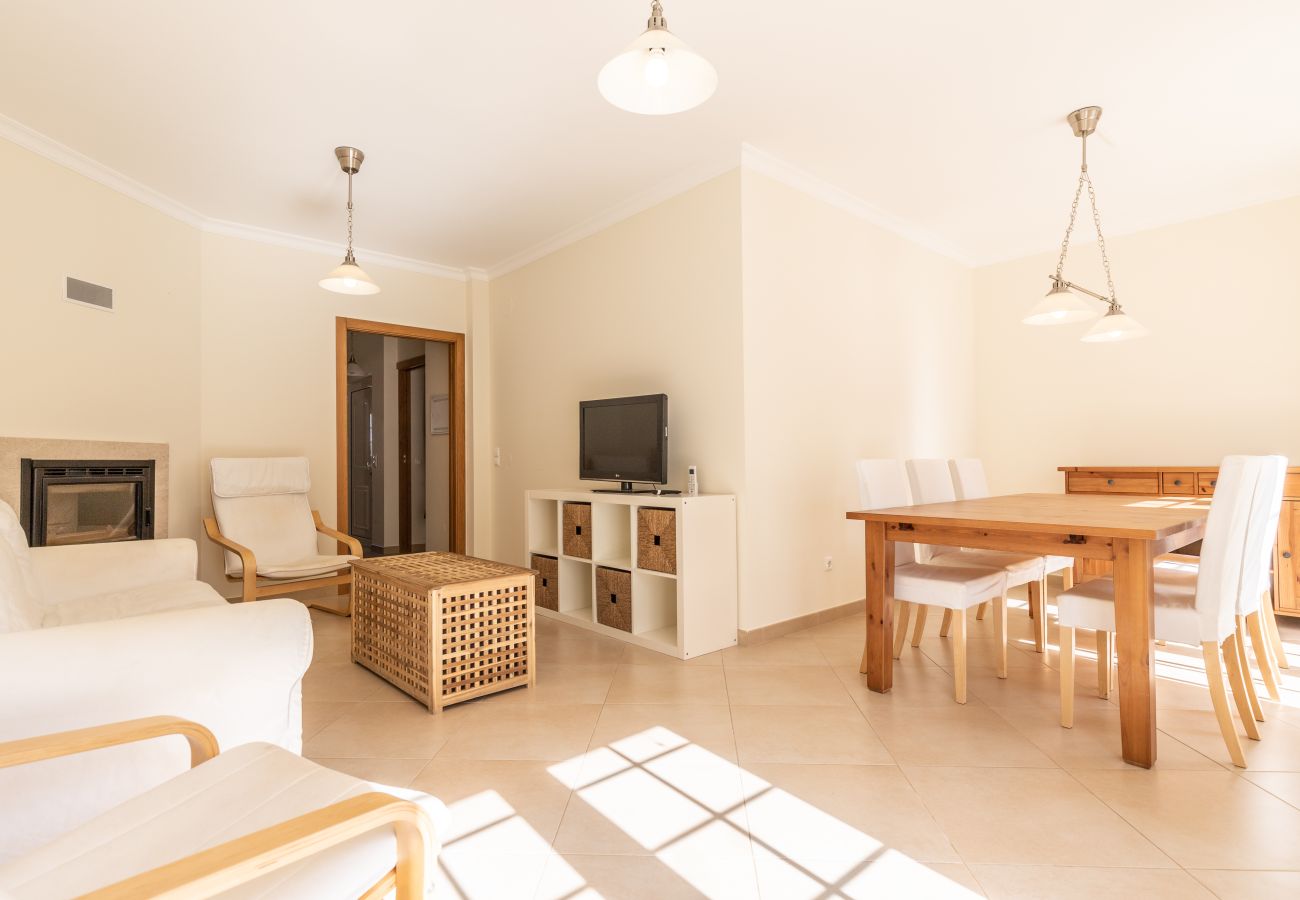 Casa geminada em Manta Rota - Moradia 4 quartos e pátio by AlgarveManta (2V4)
