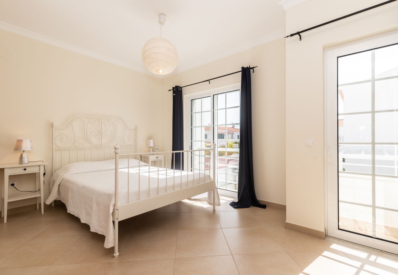 Casa geminada em Manta Rota - Moradia 4 quartos e pátio by AlgarveManta (2V4)