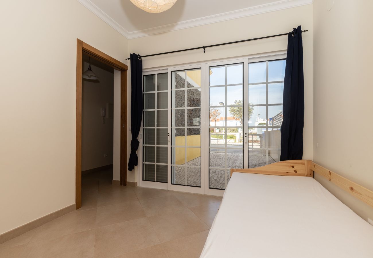 Casa geminada em Manta Rota - Moradia 4 quartos e pátio by AlgarveManta (2V4)