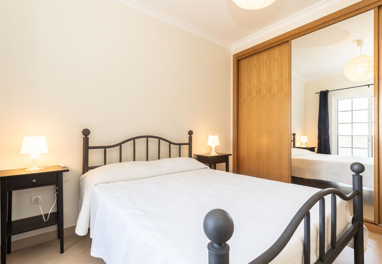 Casa geminada em Manta Rota - Moradia 4 quartos e pátio by AlgarveManta (2V4)