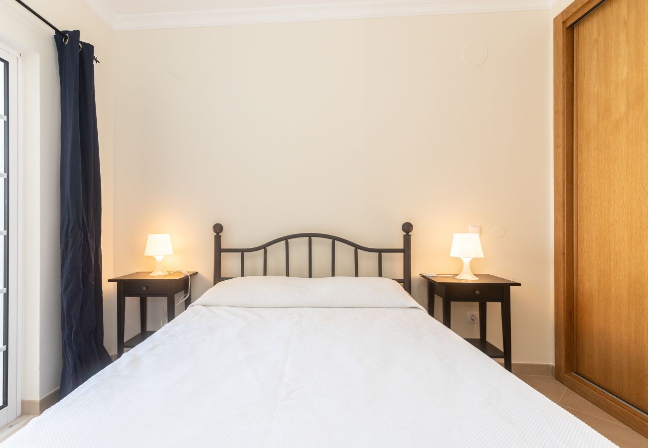Casa geminada em Manta Rota - Moradia 4 quartos e pátio by AlgarveManta (2V4)