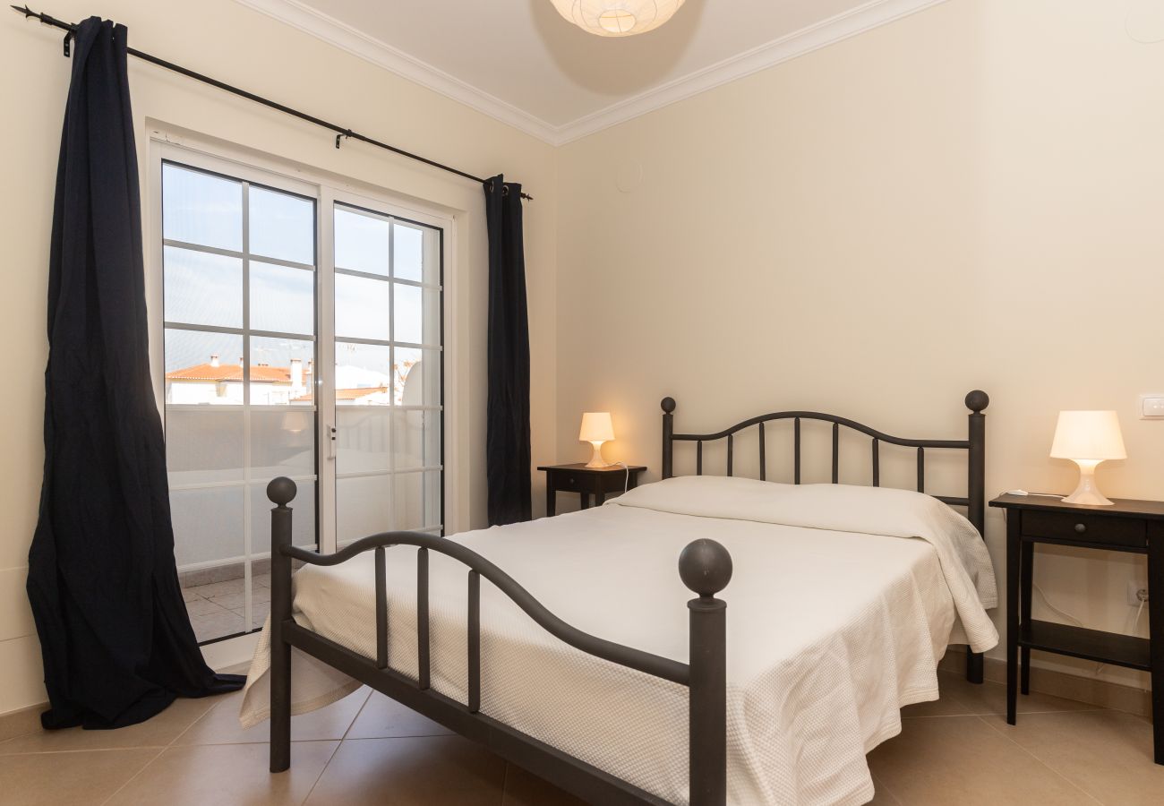 Casa geminada em Manta Rota - Moradia 4 quartos e pátio by AlgarveManta (2V4)