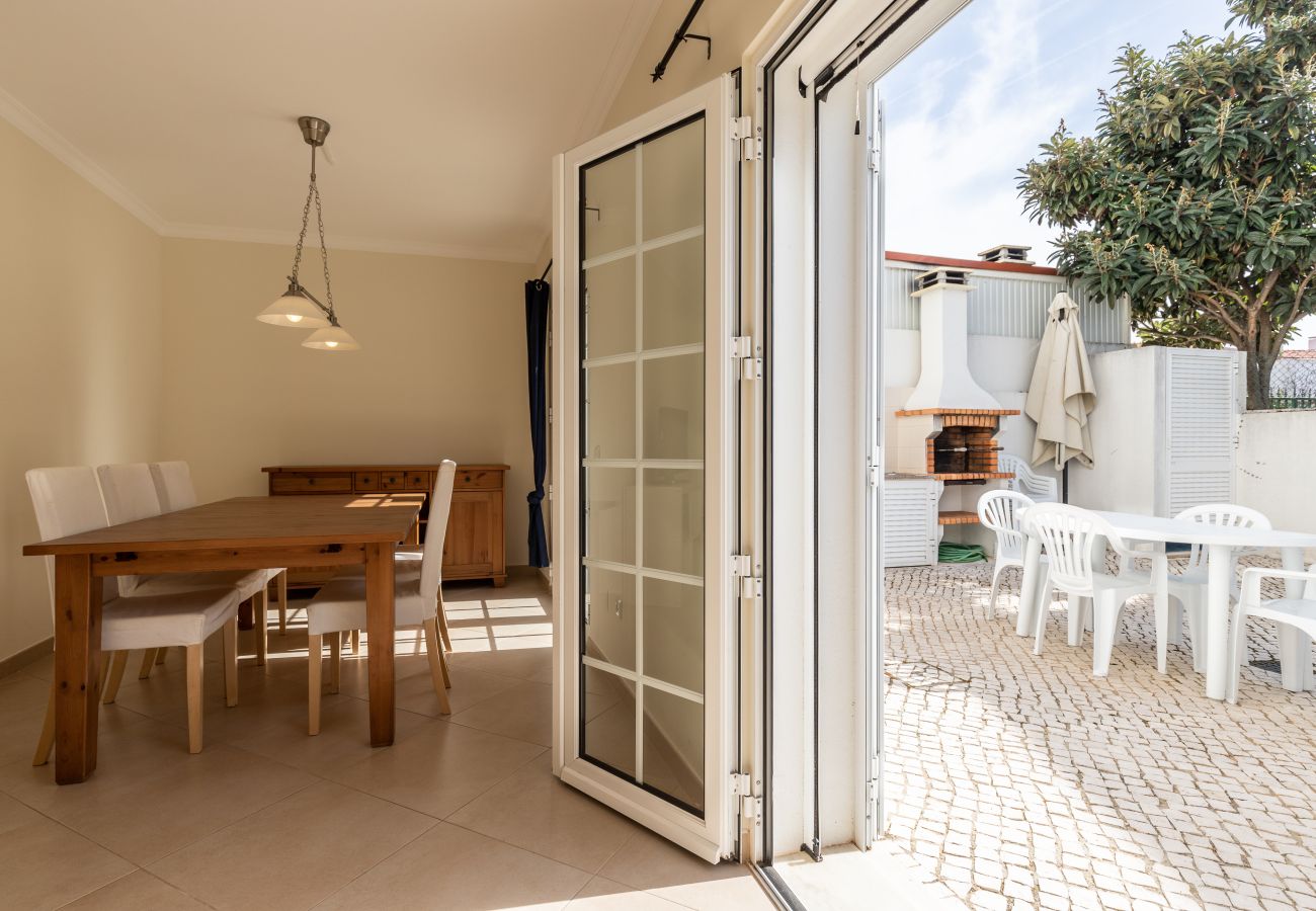 Casa geminada em Manta Rota - Moradia 4 quartos e pátio by AlgarveManta (2V4)