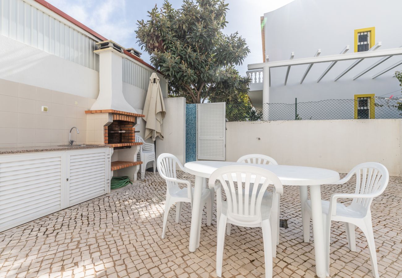 Casa geminada em Manta Rota - Moradia 4 quartos e pátio by AlgarveManta (2V4)