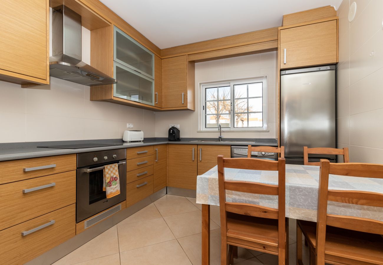 Casa geminada em Manta Rota - Moradia 4 quartos e pátio by AlgarveManta (2V4)